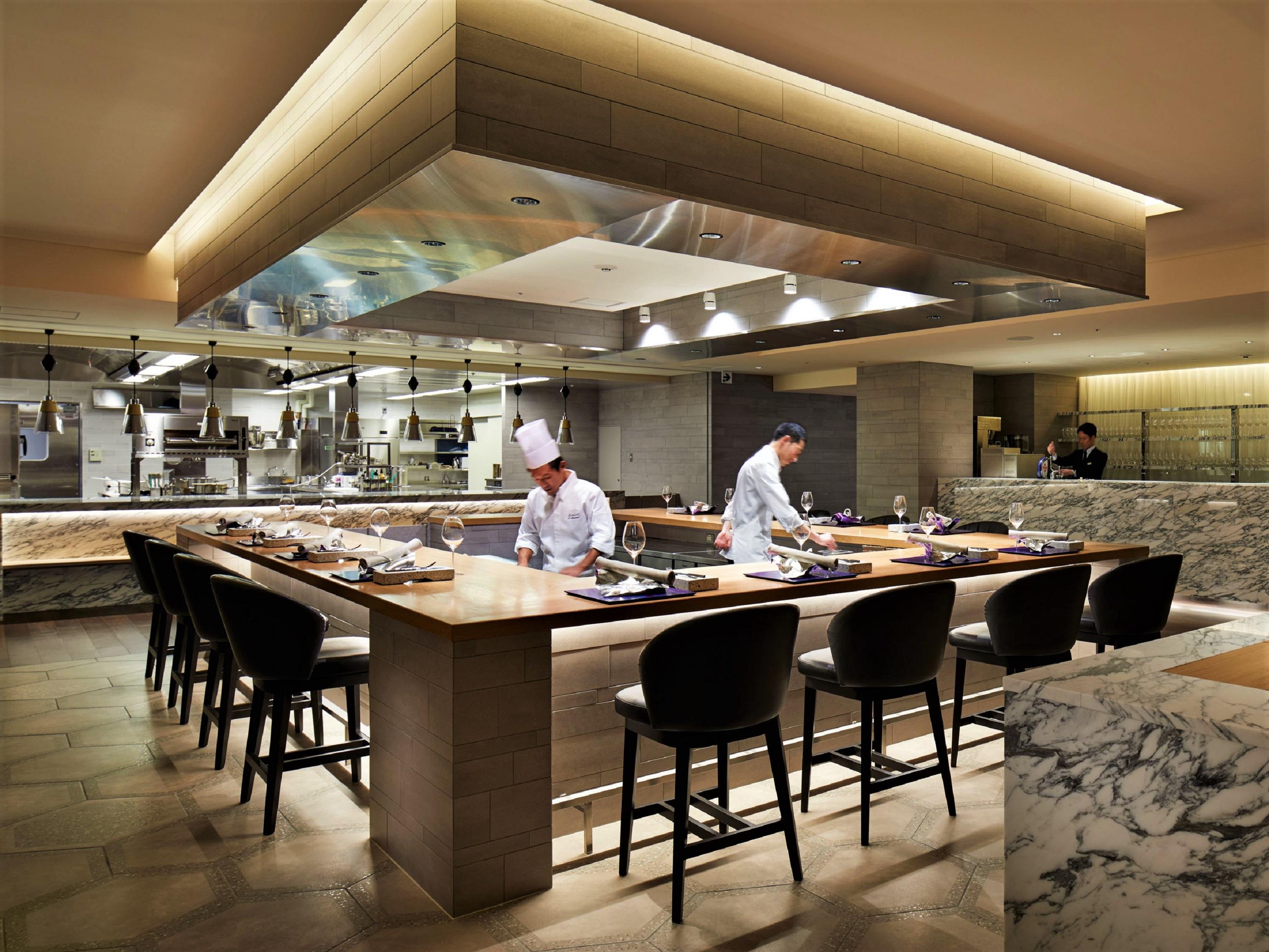 The Thousand Kiotó Kültér fotó The open kitchen at the restaurant